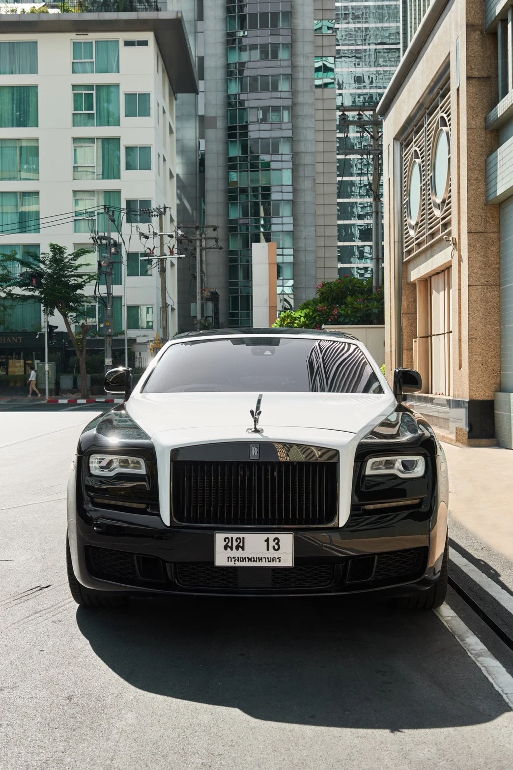 Rolls-Royce Phantom รถโชเฟอร์งานพิเศษกรุงเทพฯ